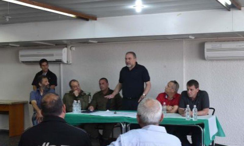 ליברמן. מזהיר מהמשך הפרובוקציה [צילום: שחר לוי, משרד הביטחון]