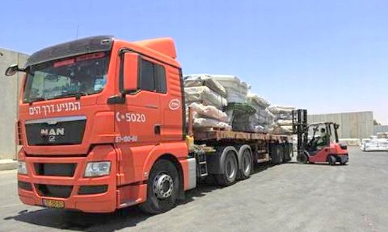 משאית להעברת סחורות לרצועה [צילום: AP]
