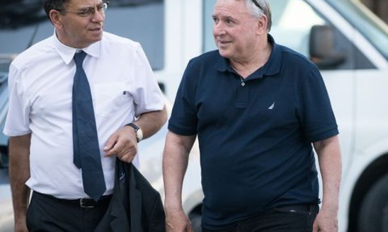 אמסלם. לחליפת השר [צילום: יונתן זינדל/פלאש 90]