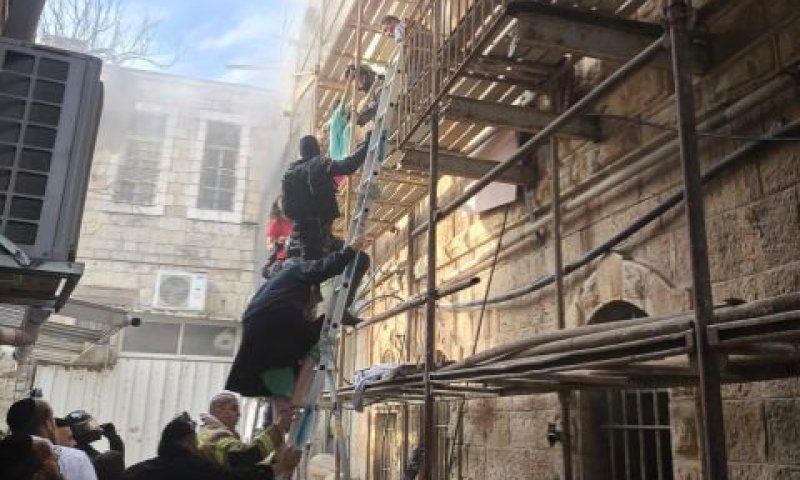 שוטרי היס״מ בזמן החילוץ [צילום: דוברות המשטרה]