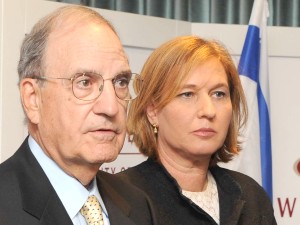 מיטשל עם יו"ר האופוזיציה לבני. "גם ממשל בוש התנגד לבנייה בהתנחלויות" [צילום: ישראל הדרי]