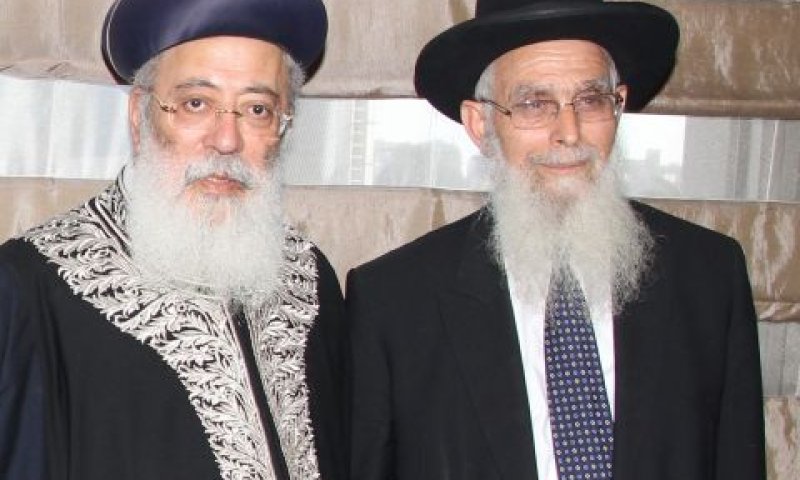 הרבנים אריאל ועמאר. קלושים הסיכויים שיכהנו יחד [צילום: בורסת היהלומים]