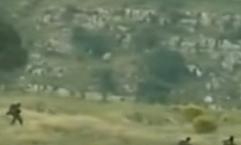 החיילים תועדו בדרכם מערבה [צילום: מן הטלווזיה]
