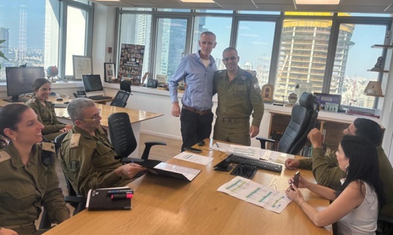 מנהל רמ"י, ינקי קוינט, וראש אכ"א, אלוף בר כליפא בפגישתם ביום חמישי [צילום: רשות מקרקעי ישראל]