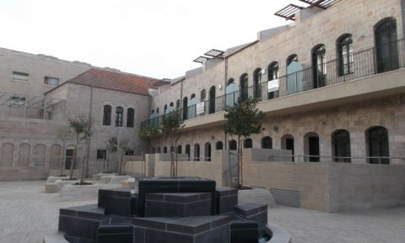 בתי סיידוף. שני מבנים