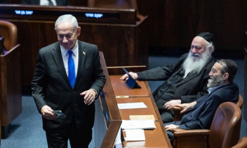 בדרך לעיגון חוקתי [צילום: יונתן זינדל/פלאש 90]