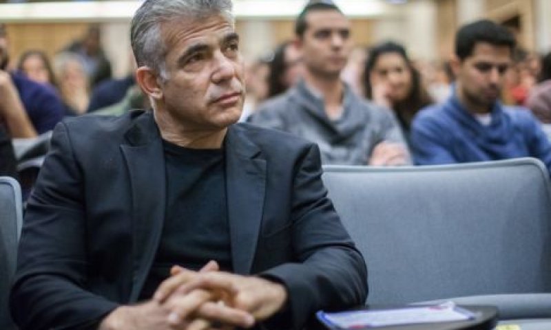 לפיד. נתניהו שחוק לגמרי [צילום: פלאש 90]