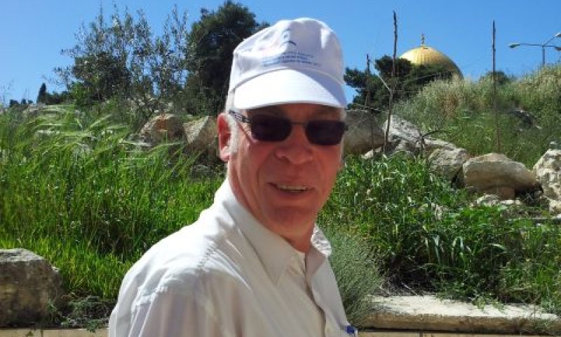 אריאל. על רקע כיפת הסלע [צילום: ארנון סגל]