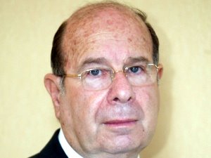 שלמה גרופמן. הצרת צעדים