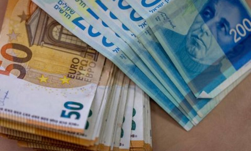 ריבית של 2.5% לחודש [צילום: יונתן זינדל, פלאש 90]