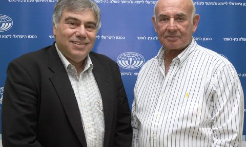 אבי חפץ, מנכ"ל מכון הייצוא עם נשיא הוועידה, יעקב פרי, יו"ר בנק מזרחי-טפחות וראש השב"כ לשעבר, בטקס הכרזה על כינון הוועידה [צילום: לימור אדרי]
