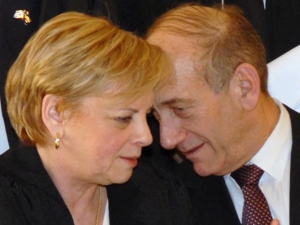 ביניש, אולמרט. מאזן אימה.