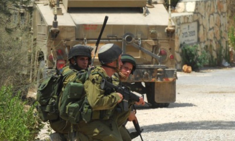 דריכות סמוך לגבול [צילום: פלאש 90]