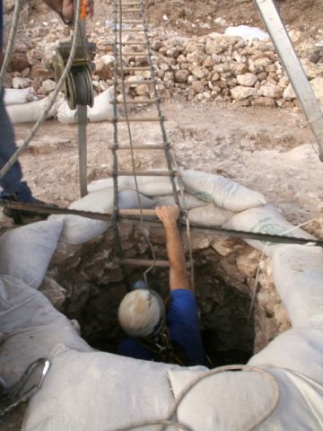 ממצא ייחודי [צילום: באר נדירה מן התקופה הניאוליתית]