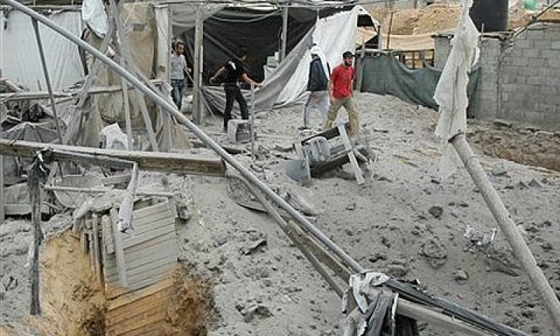 מנהרה להברחות בעזה שהותקפה ע"י חיל-האוויר [צילום: AP]