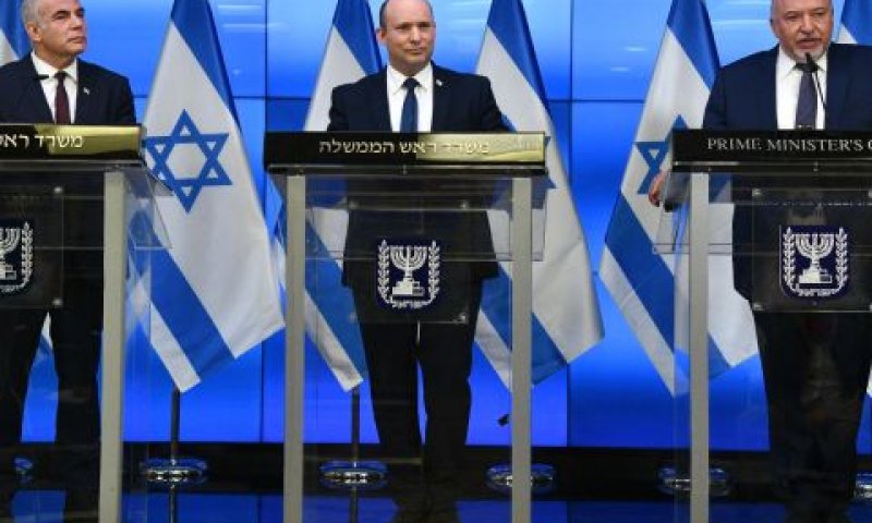 מסיבת העיתונאים של ליברמן, בנט ולפיד [צילום: לע"מ]