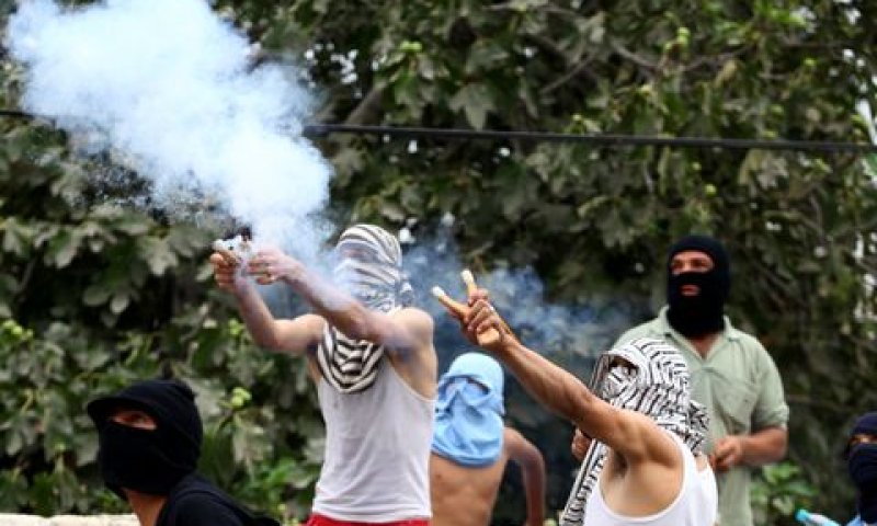 התפרעות במזרח ירושלים [צילום: אביר סולטן/פלאש 90]