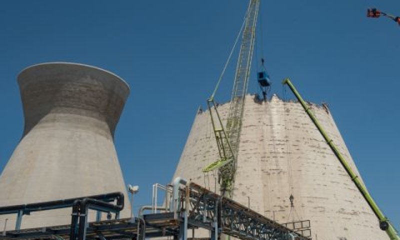 הרס ה"לבניות" בבתי הזיקוק [צילום: רוני עופר, פלאש 90]