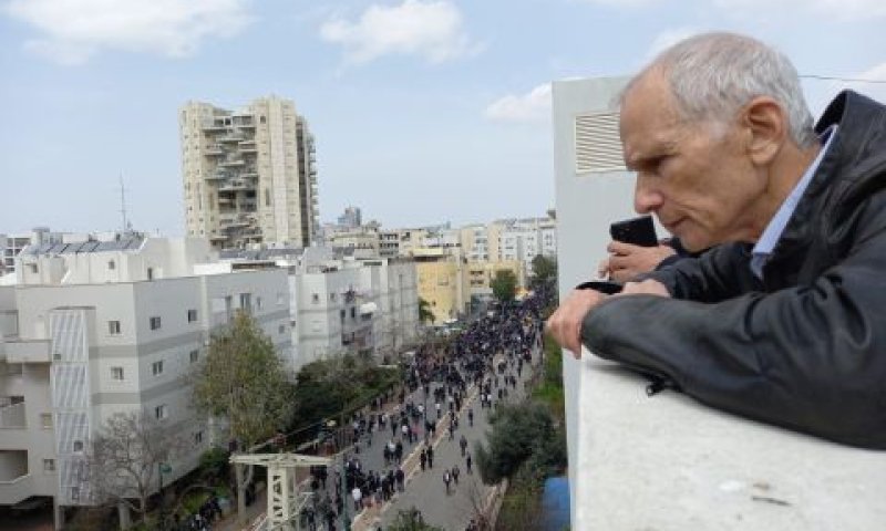 השר בר-לב. שרשרת פאדיחות ברשתות החברתיות