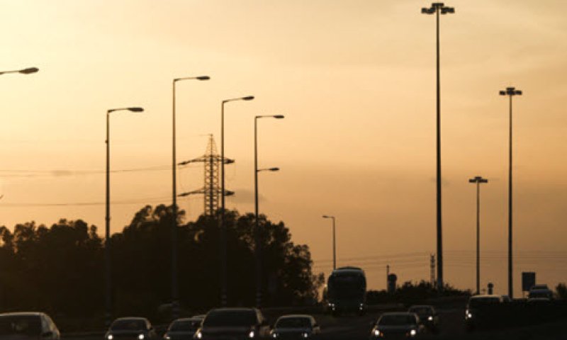 לא רק בדרך מהעבודה [צילום: יונתן זינדל/פלאש 90]