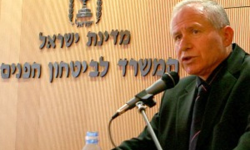 סיפוק לצד שכר. אבי דיכטר, השר לבטחון פנים [צילום: יח"צ]