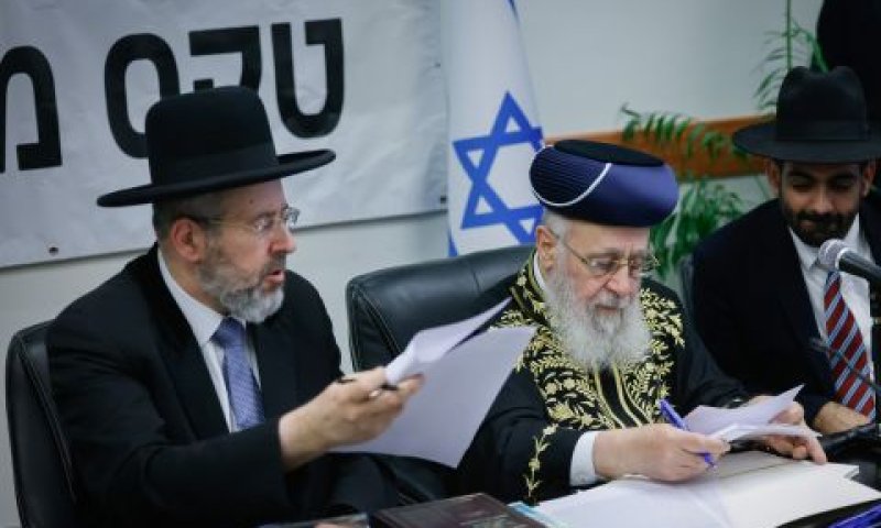 הרבנים יוסף ולאו. מצויים בניגוד עניינים [צילום: חיים גולדברג, פלאש 90]