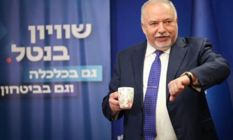 ליברמן. קורא להתעשתות לפיד וגנץ [צילום: יונתן זינדל/פלאש 90]