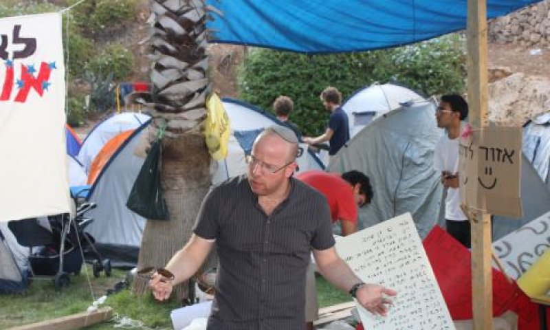 מנכ"ל פעמונים אוריאל לדרברג מעביר סדנה כלכלית לשובתים [צילום: יח"צ]