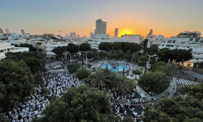 כל נדרי בכיכר דיזנגוף [צילום: עיריית ת"א-יפו]