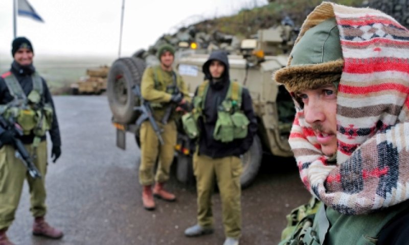ההטבות הוצגו על ידי שר הביטחון וראש אכ"א [צילום: מיכאל גלעדי, פלאש 90]