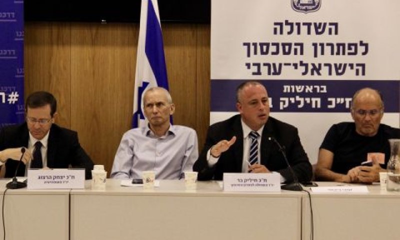 "החגיגות בימין מוקדמות מדי"