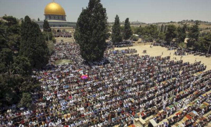 הר הבית. תפילת יום שישי האחרון של הרמדאן [צילום: סלימאן חאדר/פלאש 90]