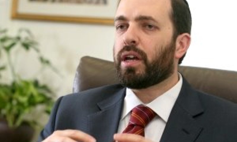 החוק יאפשר בעלות מלאה על דירות למשפחות. שר השיכון, אריאל אטיאס [צילום: פלאש 90]