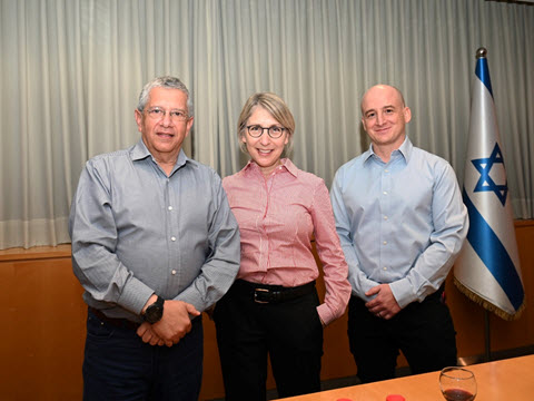 [צילום: טל עוז, אגף דוברות והסברה במשרד הביטחון]