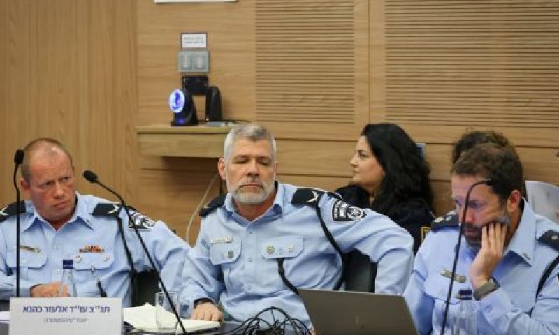 בהנא (במרכז). יישאר בתפקידו [צילום: נועם מושקוביץ/דוברות הכנסת]