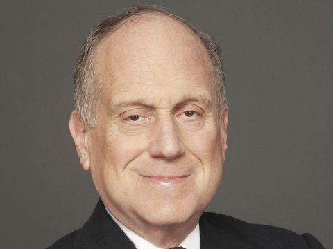 רון לאודר. המשיך להזרים מיליונים לערוץ