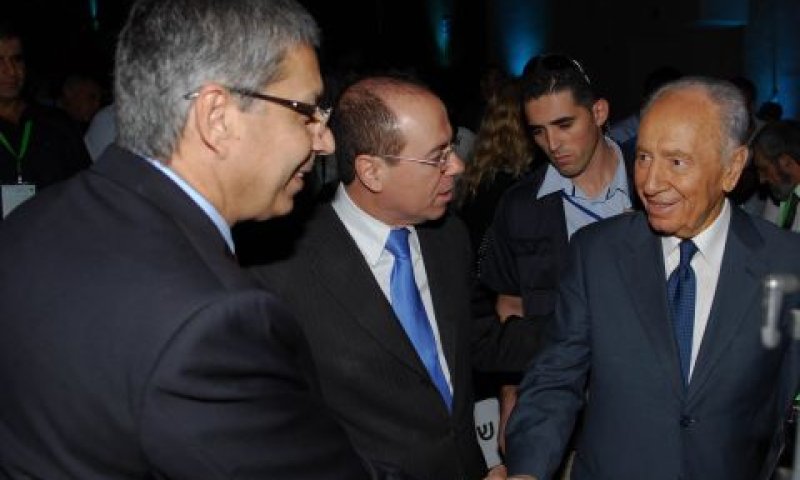 קינן נפגש עם הנשיא פרס והשר שלום בוועידה, היום [צילום: חיים אזולאי]
