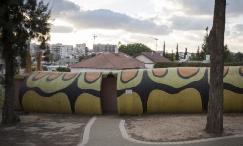 מיגונית בשדרות [צילום: פלאש 90]