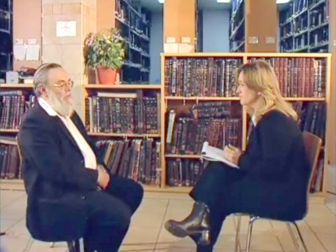 אילנה דיין מול הרב וייס. הופתעה מן התשובות
