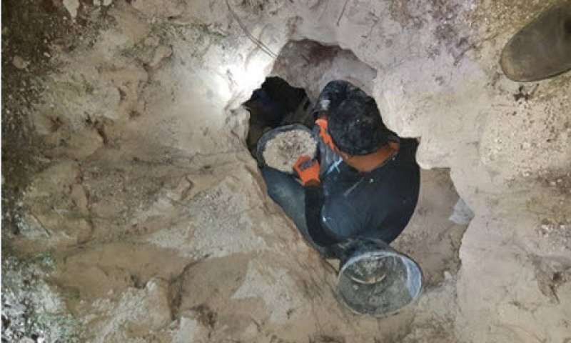 שומרים על הבור [צילום: vיחידה למניעת שוד, רשות העתיקות.]