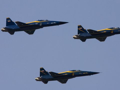 המטוסים החדשים, "רעם", במצעד בטהרן ביום כיפור [AP]