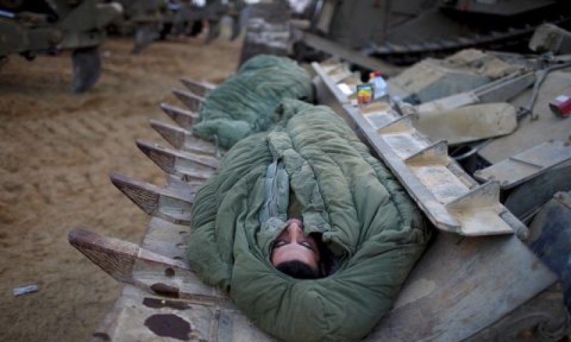 חיילים ישנים מחוץ לרצועת עזה [צילום: פלאש 90]