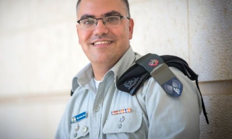 פוטושופ. רב סרן אביחי אדרעי [צילום: יונתן זינדל/פלאש 90]