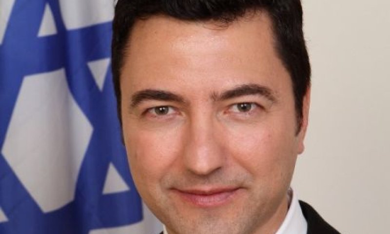 שליו. אישר