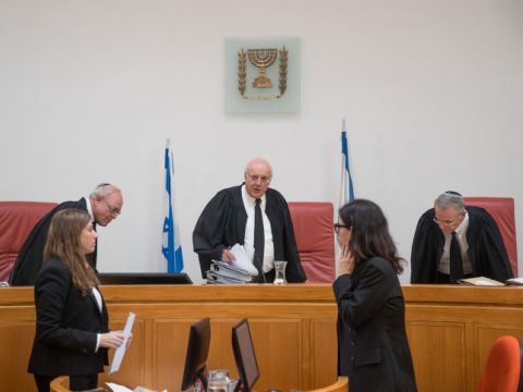 השופטים מינץ, מלצר והנדל [צילום: יונתן זינדל/פלאש 90]