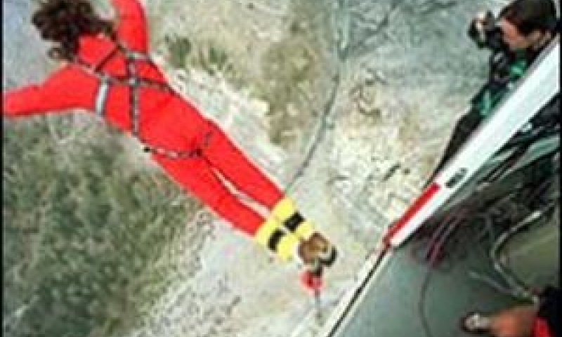 קפיצת באנג'י [צילום: AP]