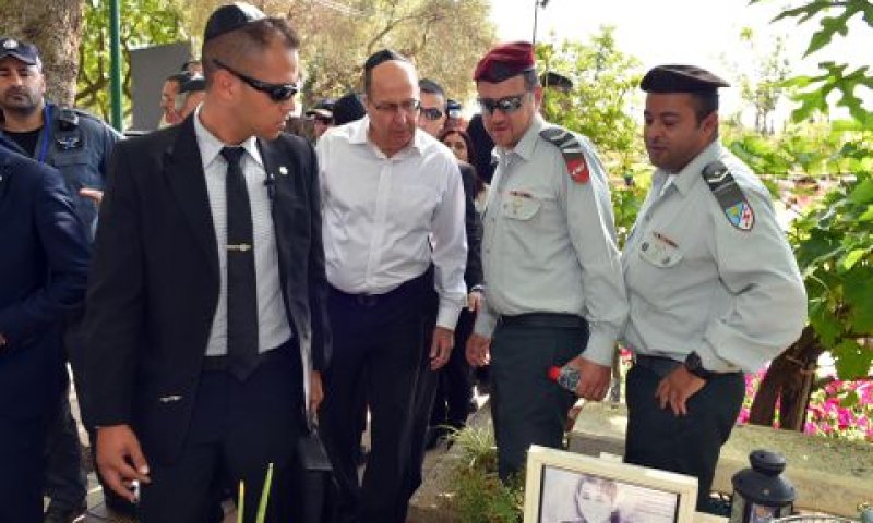 יעלון. להקפיד על צלם אנוש [צילום: אריאל חרמוני/משרד הביטחון]
