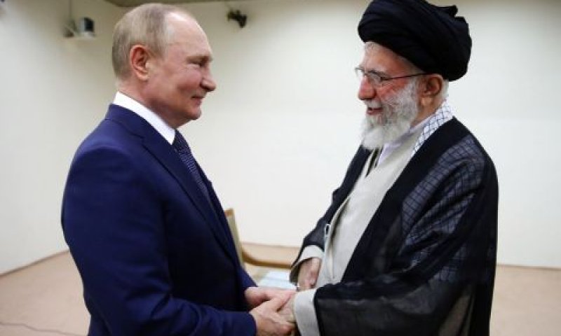 שיתוף פעולה, נגד המערב בכלל ואוקראינה בפרט [צילום: משרד המנהיג העליון באירן/AP]