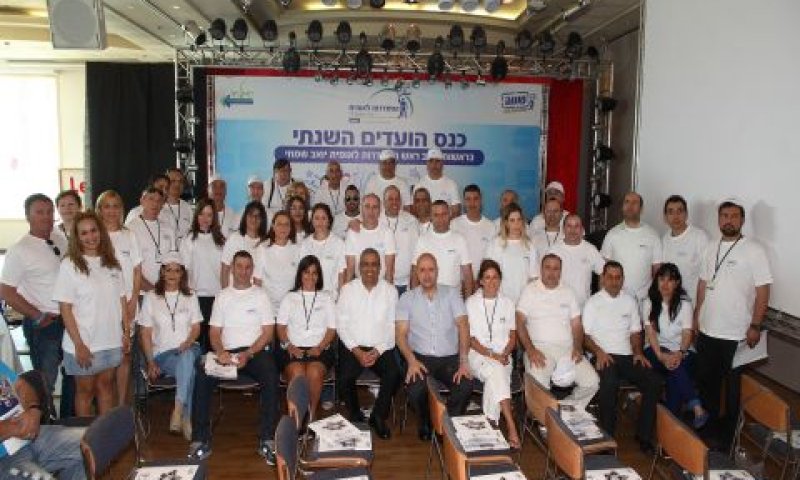 יו''ר ההסתדרות יואב שמחי והמנכל יאיר שלם עם עשרות ראשי ועדים [צילום: יח"צ הסתדרות העובדים הלאומית]
