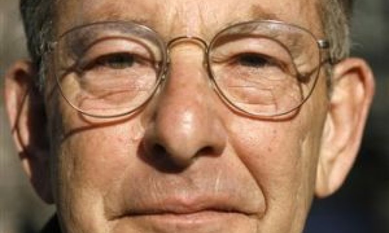 הכרזות שבו לבן. פיטר זקס [צילום: AP]